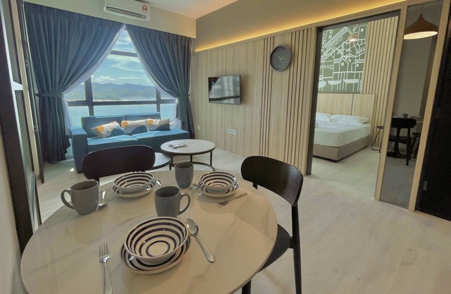 Seaview JQ3A 2R1B 5pax Suria Mall, Gaya Street
