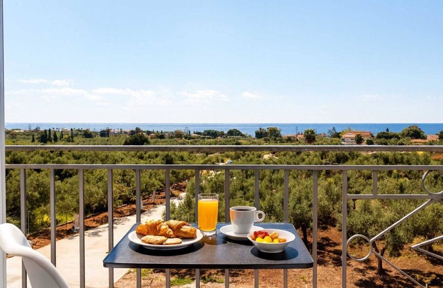 Seaview Serenity - Beachside Getaway