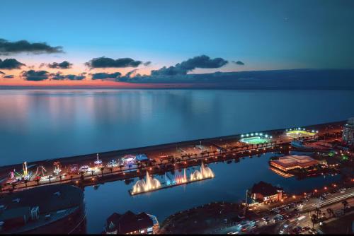SeaView Suite With Panoramic View Open