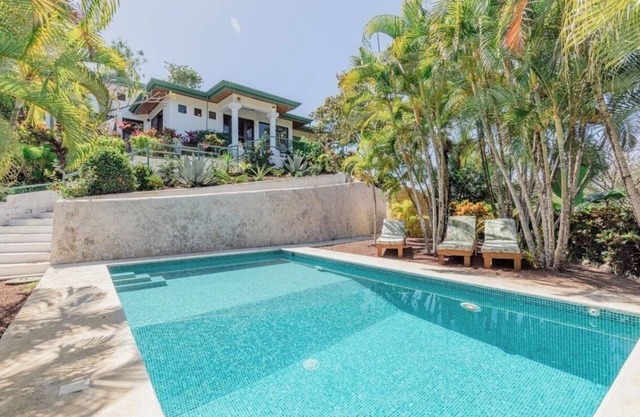 Seaview with stunning sunset for this home in walking distance to playa Ostional
