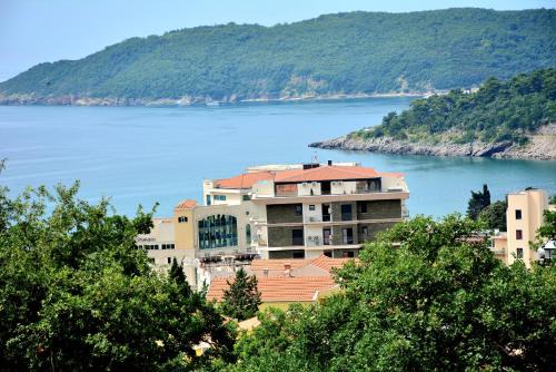 SeaWolf Apartment