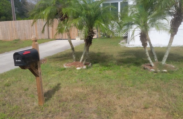 Sebring's lil sister town! Huge fenced yard. Pets welcome. Swimming lake nearby.