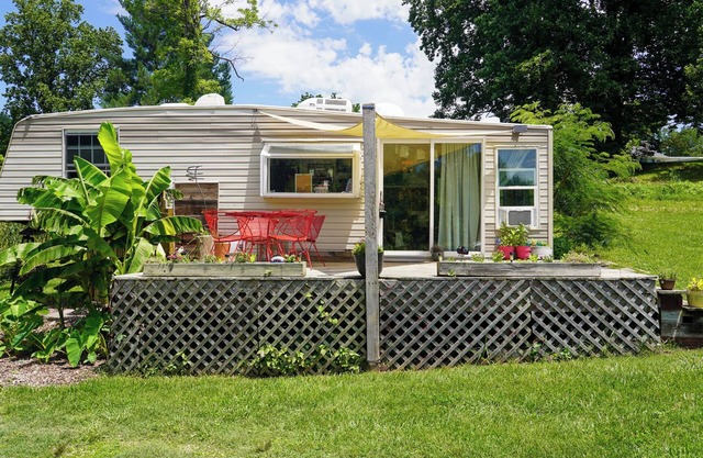 Secluded Artsy Tiny Home w. Outdoor Shower