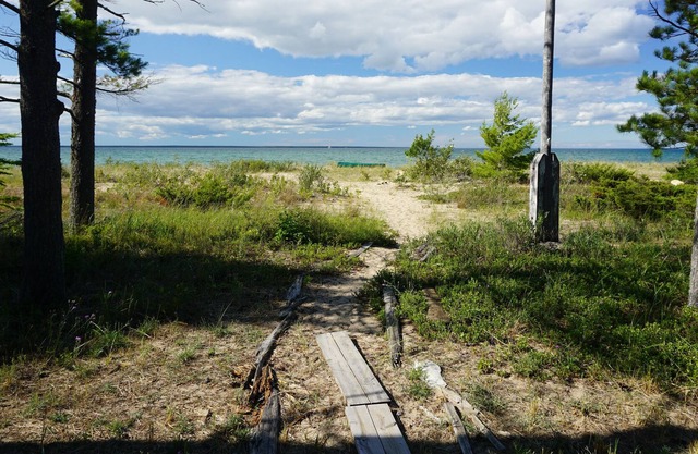 Secluded Beach Front Log Cabin Next to Nature Preserve