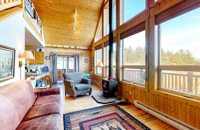 Secluded Cabin w/a Private Hot Tub, Wood Stove, Washer/Dryer, & Amazing Views