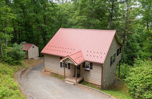 Secluded Cottage With Private River Access, Screened Porch, WiFi, And Netflix