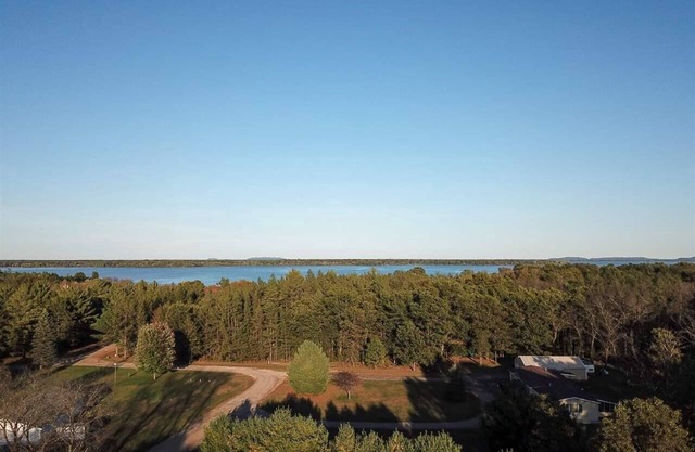 Secluded cozy cabin walking distance to Castle Rock Lake - remodeled!