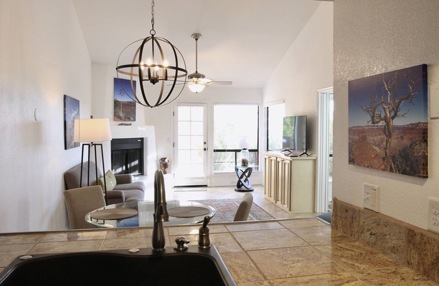 Secluded Elegance: Sin Vacas Retreat