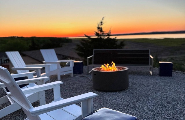 Secluded Family Oasis Next To Bayside Golf w/Deck & Unreal Sunset Views!
