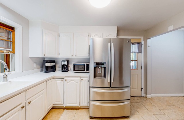 Secluded getaway on the sound with high-speed WiFi, deck & full kitchen