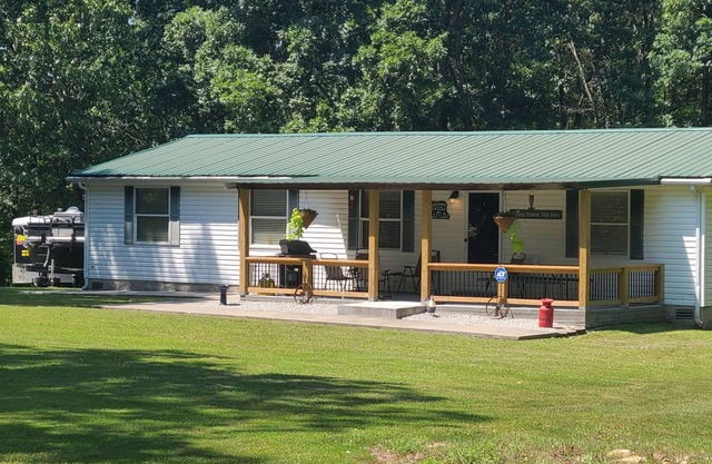 Secluded Home Outside Warsaw with big yard and lots of privacy.