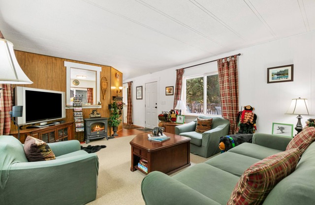 Secluded home with hot tub, firepit, & deck - peaceful location