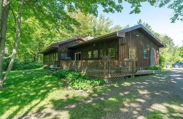 Secluded house located 5 minute drive from Clayton
