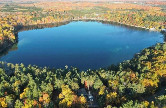 Secluded Lakefront Home- Winter Wonderland & Summer All-Sports Getaway!