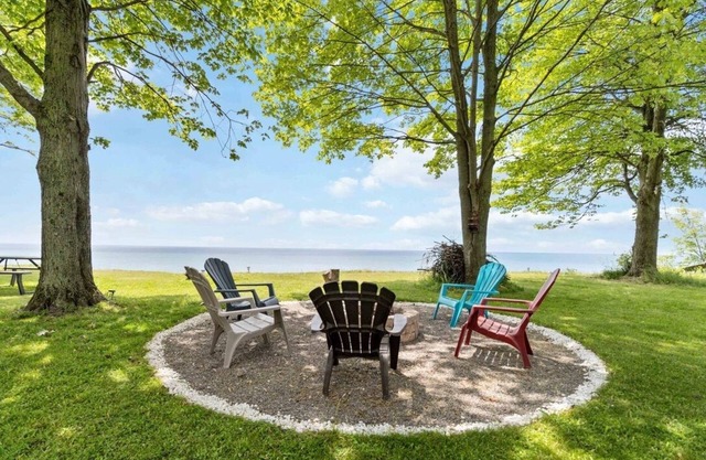 Secluded Lakeview w/Hot Tub & Volleyball