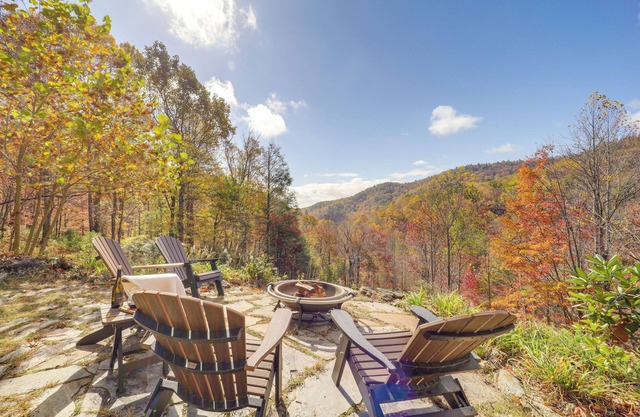 Secluded Lenoir Cabin: 4 Mi to Dtwn Blowing Rock