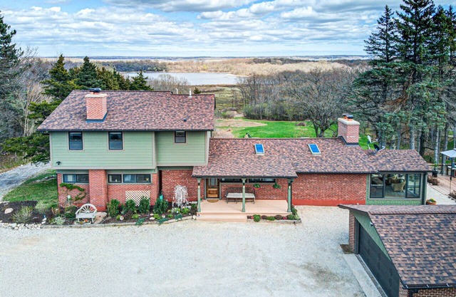 Secluded Luxury 15-Acre Paradise: Hot Tub, Game Room, Trails. Sleeps 10-16