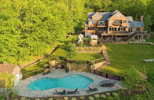 Secluded Luxury Lodge | Minutes to Stratton
