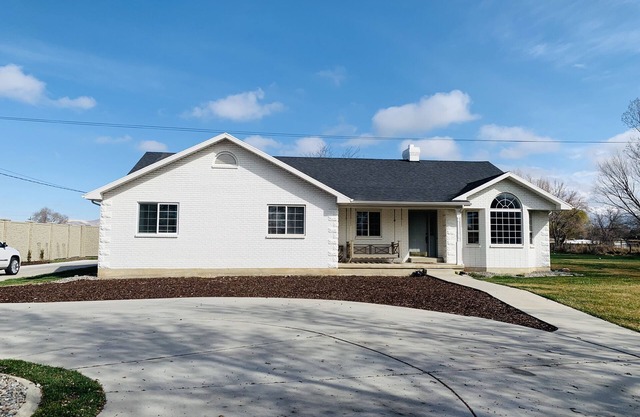 Secluded Modern Farmhouse in the heart of Lehi