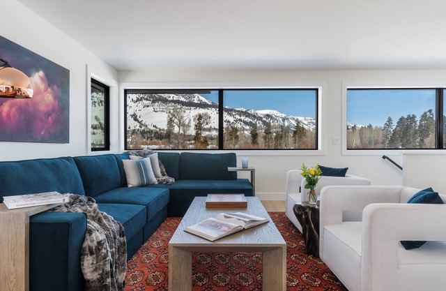 Secluded Mountain View Getaway Near Jackson Hole - BBQ, Patio, Wildlife !