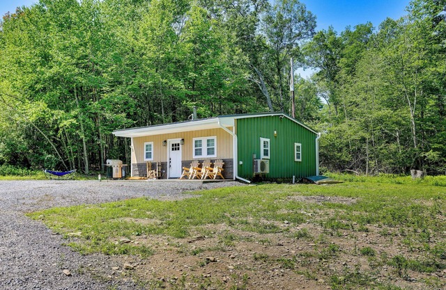 Secluded Poconos Cabin: 75 Acres & Fire Pit!
