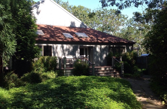 Secluded, Spacious, 5 Minutes From The Villages Of East Hampton & Sag Harbor