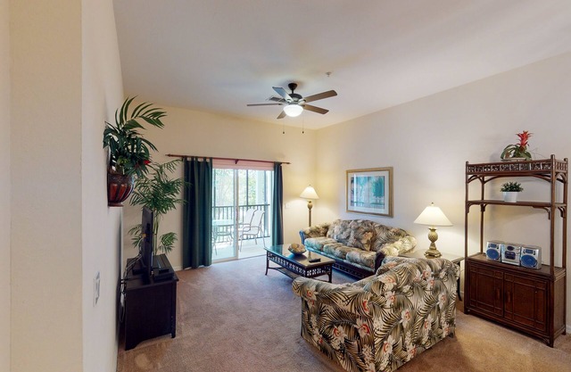 Second floor condo with balcony, gym, basketball court, sauna - near theme parks