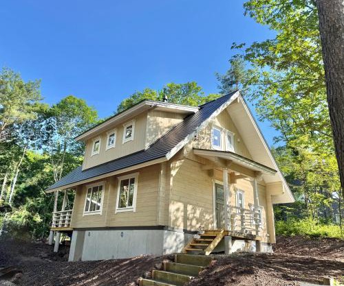 Second House kukka