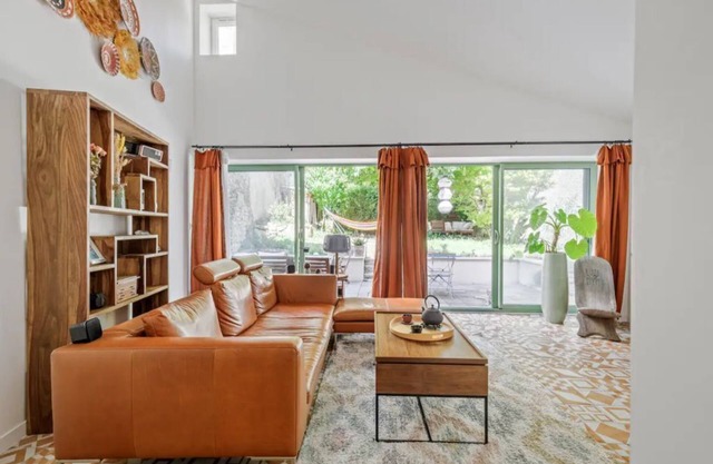 Secret duplex with garden next to the Old City