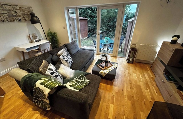 Secure 2BD Retreat: Modern Comfort in Privacy