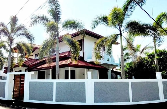 Secure Charming 2-bedroom house with WiFi, AC in gorgeous Wadduwa Srilanka