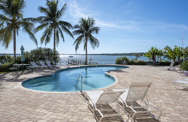 See dolphins from the balcony! Hot tub and pool. Renovated & fully equipped.#410
