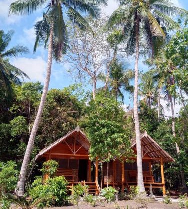 SELAYAR TURTLE BAY
