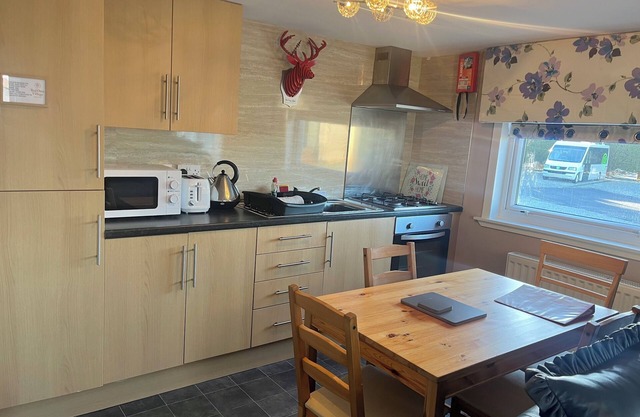 Self-catering accommodation 5 miles from Glasgow city centre, short/long term!