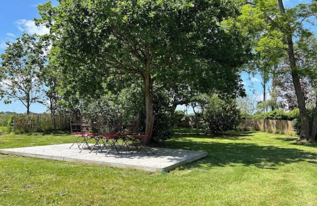 Self-catering cottage near Bigouden beaches. Pets welcome