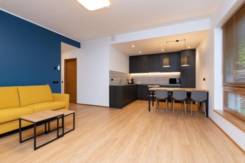 Self-check-in 2 bedroom apartment with a terrace and free parking