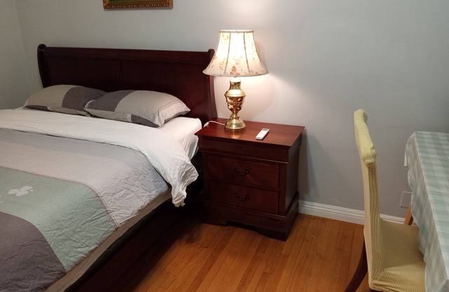Self check-in & out private bedroom and private bathroom