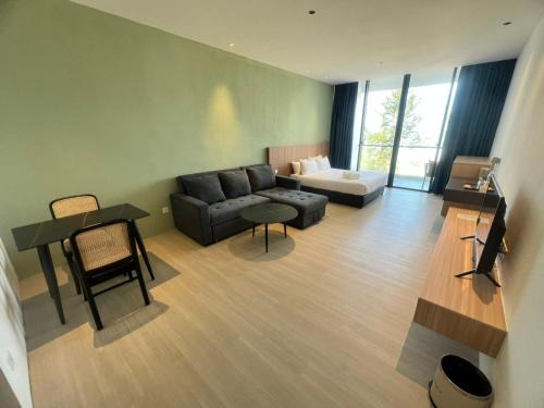 Sematan Roxy Beach Apartment