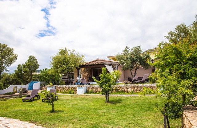 Semi-detached house surrounded by a charming garden