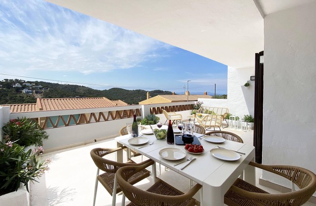 Semi-detached house with swimming pool for rent in Begur, Sa Tuna