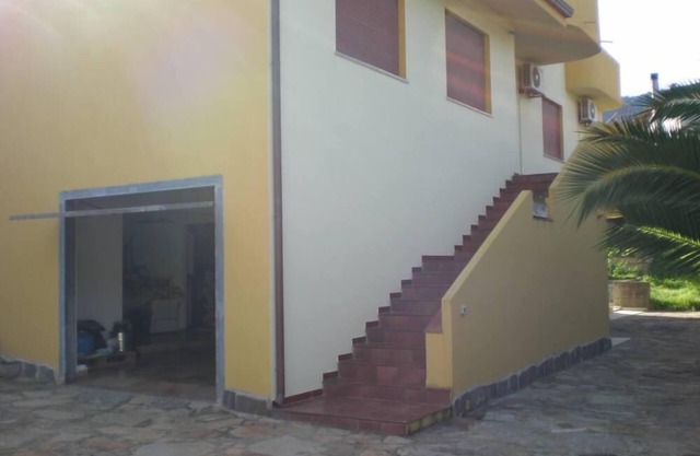 semi-detached villa with garden, center, quiet area, panoramic, air-conditioned
