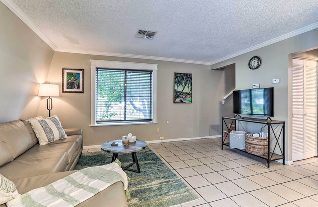 Seminole Townhome: Easy Access to Beaches!