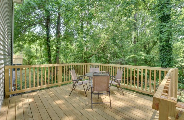 Seneca Vacation Rental Less Than 1 to Lake Keowee Access!
