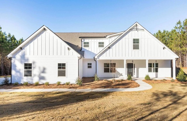 Senoia Luxury Country Home with Master on the Main