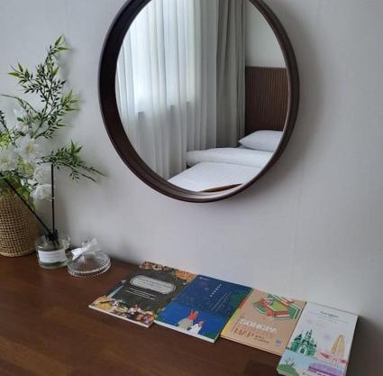 SeoulhouseJamsil,풀옵션,신규오픈,3룸,2화장실,넓은거실,4인쇼파,8인식탁,잠실,롯데월드,롯데타워,코엑스비즈니스,KSPO DOME,종합운동장,아산병원,삼성병원,강남성형외과