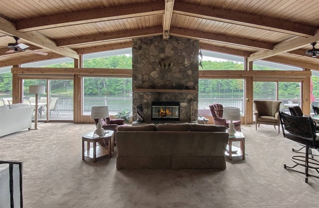 Sequoyah Lakeside Lodge | Spacious Lakefront Home with Kayaks directly on Lake Sequoyah