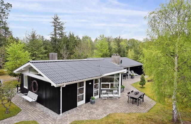 "Seraphina" - 2km from the sea by Interhome