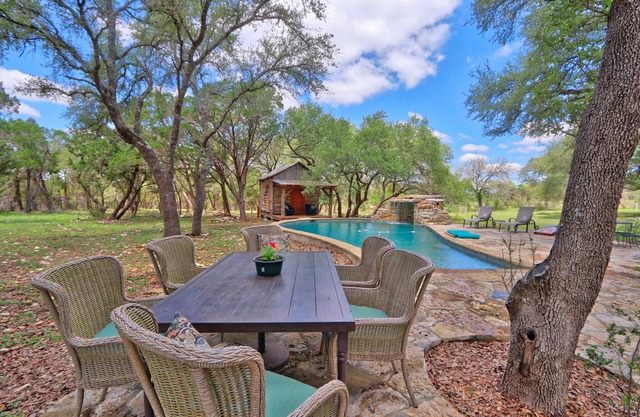 Serendipity Farmhouse - Rustic Charm with Swimming Pool Access
