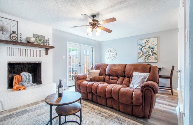 Serene 2 Bdr Townhome in the Heart of Longview