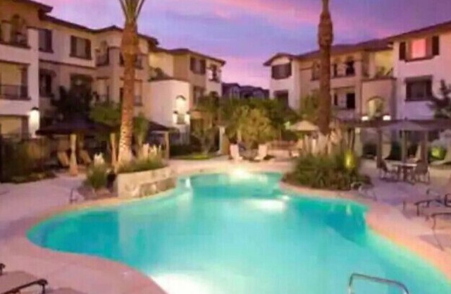 Serene 2bd/2bath with pool & gym access